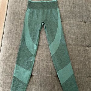 I’m selling because they don’t fit me.